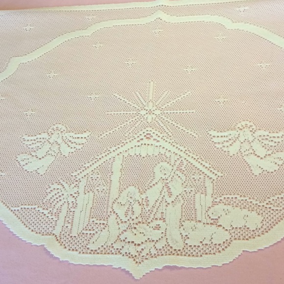 FINAL SALE PRICE Vintage Nativity Cream Mantel Scarf - Picture 3 of 6